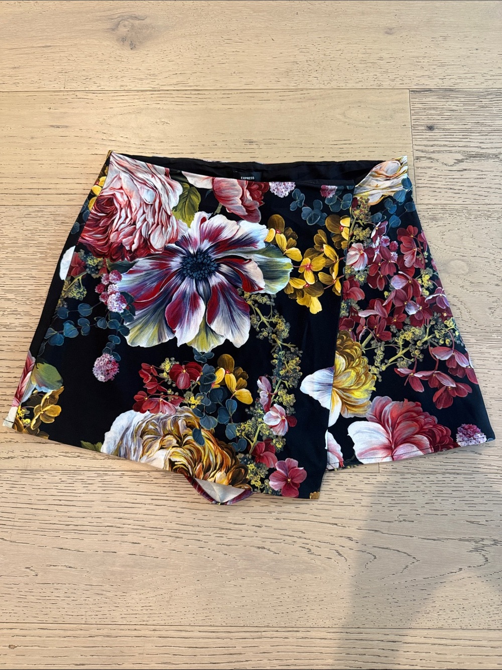 Express Bold Floral Print Black Women's Skort - size 12